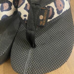 The Healing Sole Sandal Womens 6 Sandal Cheetah Leopard Flip Flop Ortho Planters